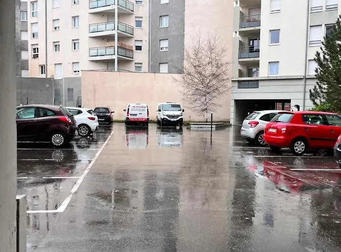 Le Verrieres - Cozy Avec Balcon Proche De La Gare דירה